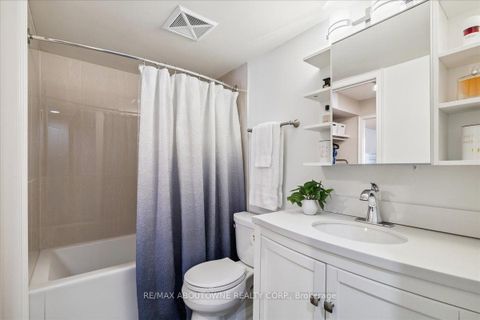 Photo 24 at 1111 - 1492 Pilgrims Way, GA Glen Abbey, Oakville