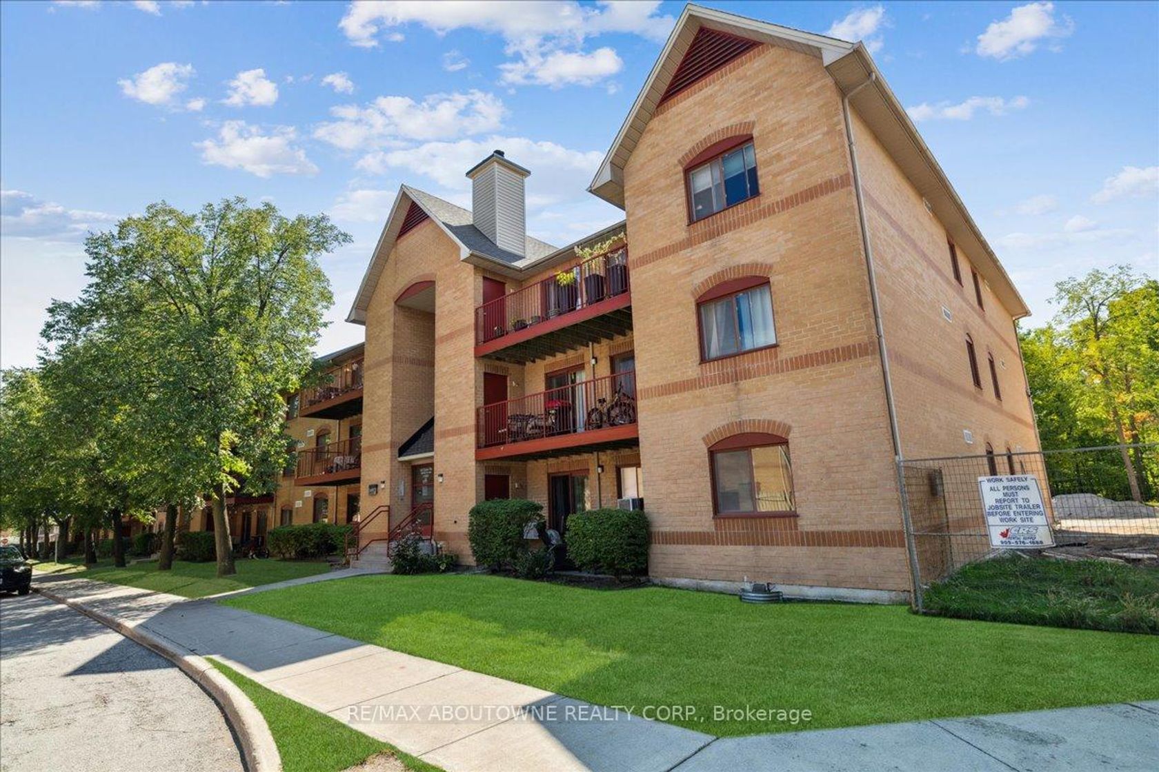 1111 - 1492 Pilgrims Way, GA Glen Abbey, Oakville 
