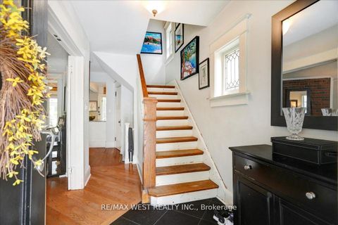 Photo 2 at 30 Glendale Avenue, Swansea, Toronto