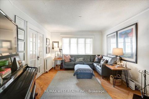 Photo 3 at 30 Glendale Avenue, Swansea, Toronto