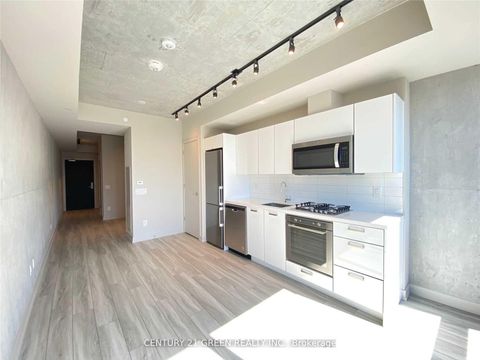 Photo 3 at 204 - 458 Richmond Street W, Waterfront Communities C1, Toronto