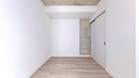 Photo 10 at 204 - 458 Richmond Street W, Waterfront Communities C1, Toronto