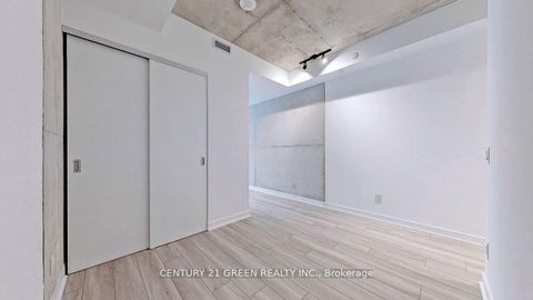 Photo 11 at 204 - 458 Richmond Street W, Waterfront Communities C1, Toronto