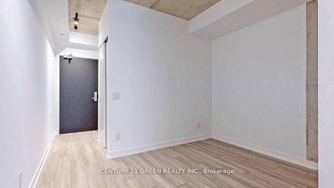 Photo 12 at 204 - 458 Richmond Street W, Waterfront Communities C1, Toronto