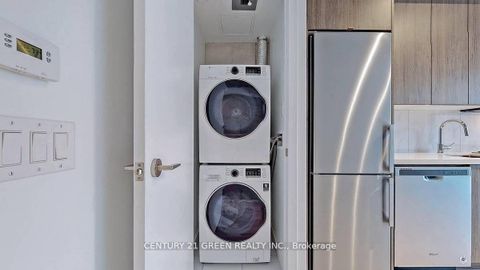 Photo 13 at 204 - 458 Richmond Street W, Waterfront Communities C1, Toronto
