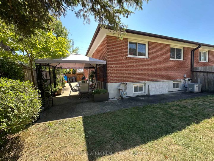 Photo 4 at 18 Reiber Crescent, Steeles, Toronto
