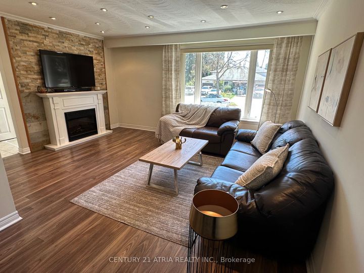 Photo 5 at 18 Reiber Crescent, Steeles, Toronto