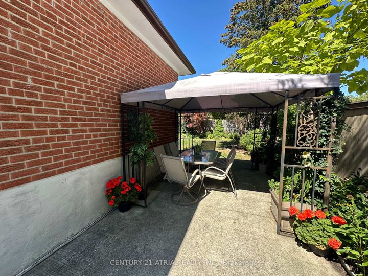 Photo 32 at 18 Reiber Crescent, Steeles, Toronto