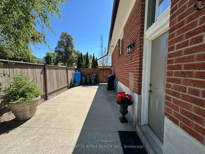 Photo 37 at 18 Reiber Crescent, Steeles, Toronto