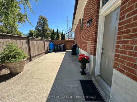 Photo 3 at 18 Reiber Crescent, Steeles, Toronto