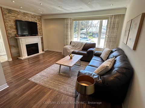 Photo 5 at 18 Reiber Crescent, Steeles, Toronto