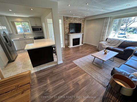 Photo 7 at 18 Reiber Crescent, Steeles, Toronto