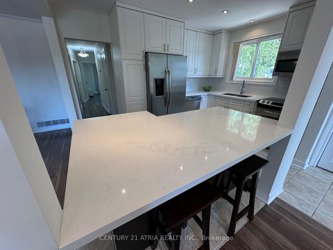 Photo 9 at 18 Reiber Crescent, Steeles, Toronto