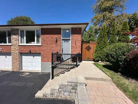 Photo 33 at 18 Reiber Crescent, Steeles, Toronto