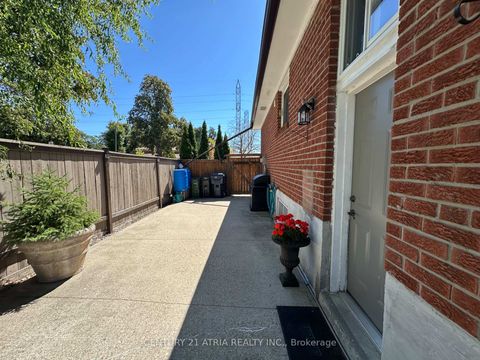 Photo 37 at 18 Reiber Crescent, Steeles, Toronto