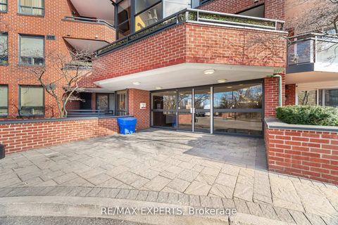 Photo 2 at 305 - 100 Arbors Lane, West Woodbridge, Vaughan