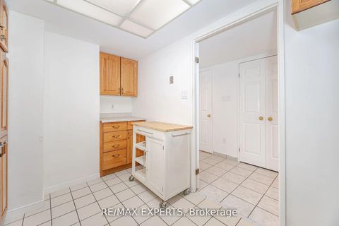 Photo 10 at 305 - 100 Arbors Lane, West Woodbridge, Vaughan