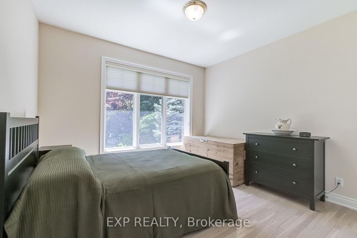 Photo 13 at 806 Hidden Grove Lane, Lorne Park, Mississauga