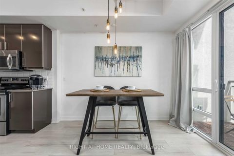 Photo 11 at 410 - 760 The Queensway, Queensway, Toronto