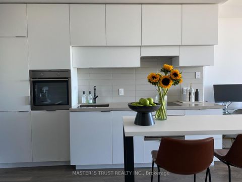 Photo 3 at 5007 - 8 Eglinton Avenue E, Mount Pleasant West, Toronto