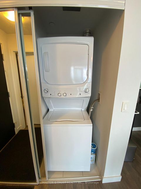 Photo 16 at 5007 - 8 Eglinton Avenue E, Mount Pleasant West, Toronto