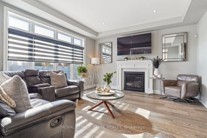 Photo 4 at 11 Secinaro Avenue, Ancaster, Hamilton