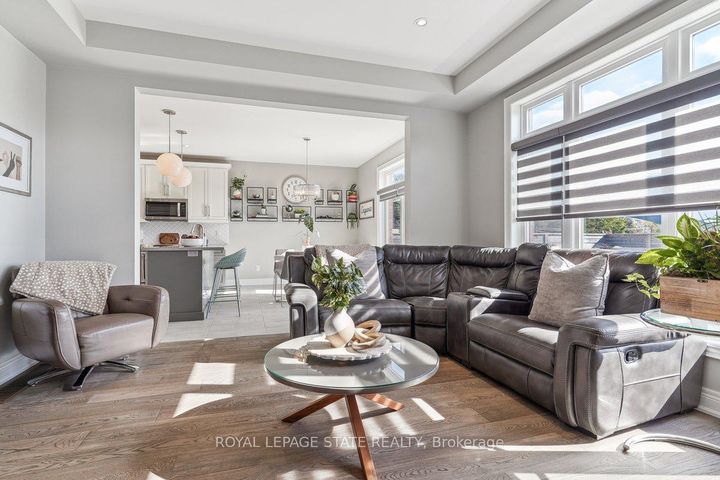 Photo 5 at 11 Secinaro Avenue, Ancaster, Hamilton