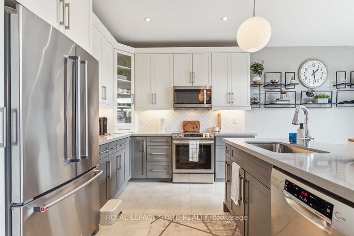 Photo 7 at 11 Secinaro Avenue, Ancaster, Hamilton