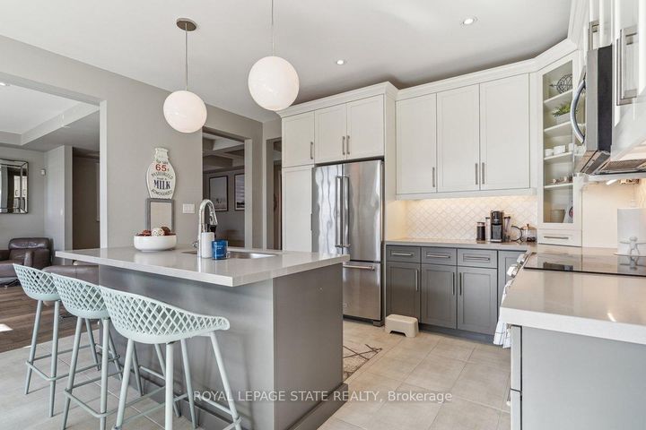 Photo 8 at 11 Secinaro Avenue, Ancaster, Hamilton