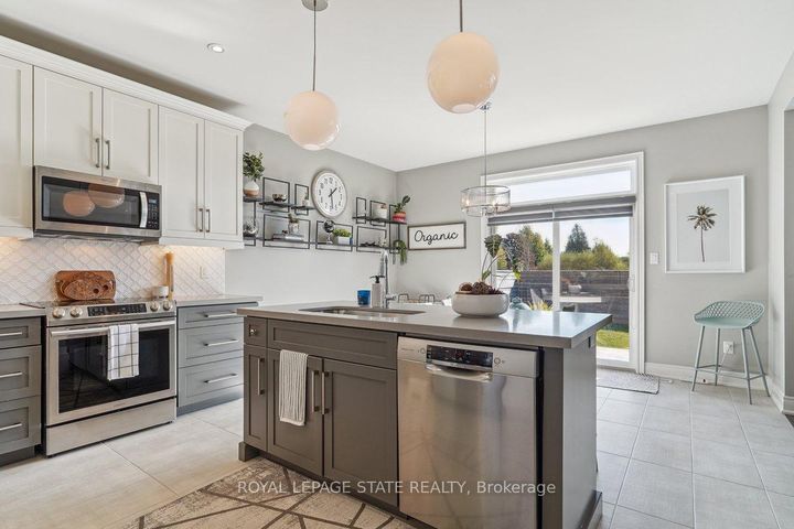 Photo 10 at 11 Secinaro Avenue, Ancaster, Hamilton