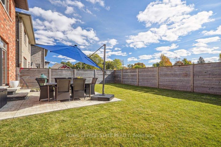 Photo 31 at 11 Secinaro Avenue, Ancaster, Hamilton
