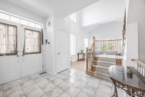 Photo 3 at 73 Hollywood Hill Circle, Vellore Village, Vaughan