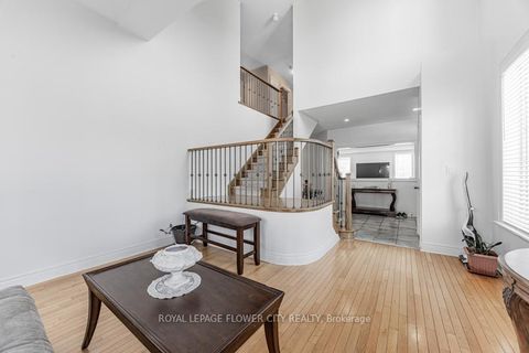 Photo 4 at 73 Hollywood Hill Circle, Vellore Village, Vaughan