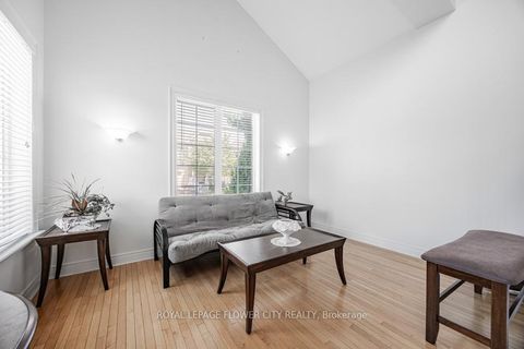 Photo 5 at 73 Hollywood Hill Circle, Vellore Village, Vaughan