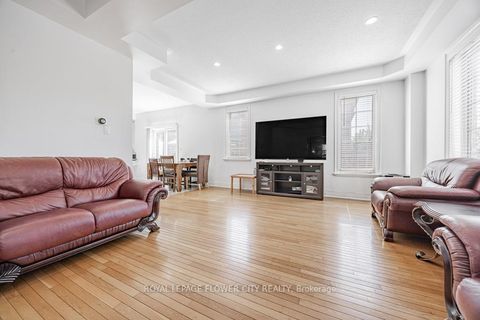 Photo 6 at 73 Hollywood Hill Circle, Vellore Village, Vaughan