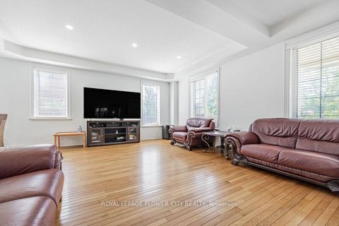 Photo 7 at 73 Hollywood Hill Circle, Vellore Village, Vaughan