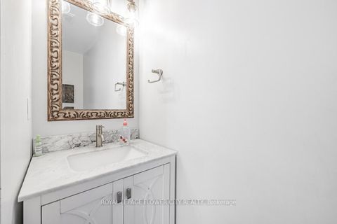 Photo 10 at 73 Hollywood Hill Circle, Vellore Village, Vaughan