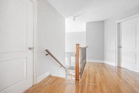 Photo 15 at 73 Hollywood Hill Circle, Vellore Village, Vaughan
