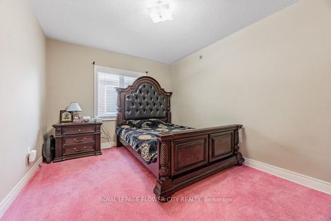 Photo 17 at 73 Hollywood Hill Circle, Vellore Village, Vaughan