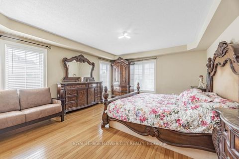 Photo 19 at 73 Hollywood Hill Circle, Vellore Village, Vaughan