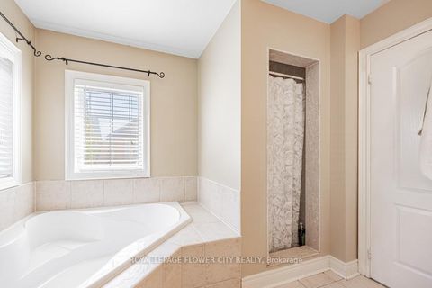 Photo 21 at 73 Hollywood Hill Circle, Vellore Village, Vaughan