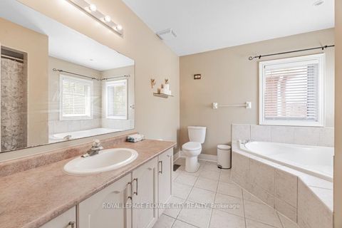 Photo 22 at 73 Hollywood Hill Circle, Vellore Village, Vaughan