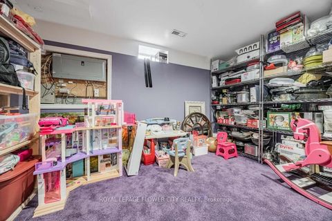 Photo 24 at 73 Hollywood Hill Circle, Vellore Village, Vaughan