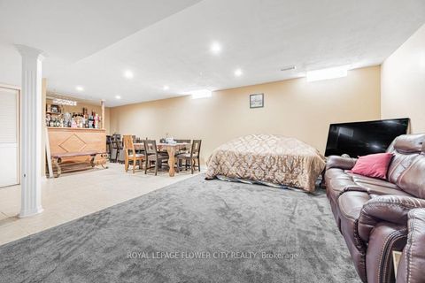 Photo 25 at 73 Hollywood Hill Circle, Vellore Village, Vaughan