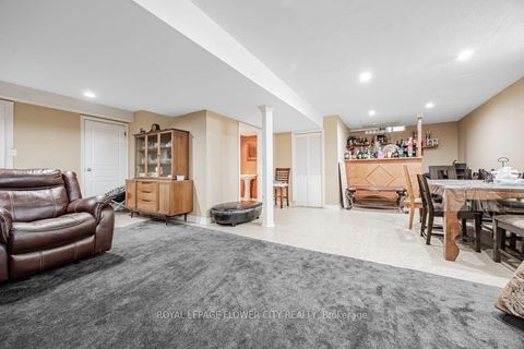 Photo 26 at 73 Hollywood Hill Circle, Vellore Village, Vaughan