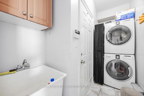 Photo 30 at 73 Hollywood Hill Circle, Vellore Village, Vaughan