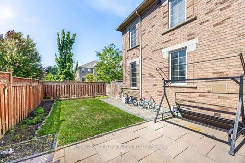 Photo 35 at 73 Hollywood Hill Circle, Vellore Village, Vaughan