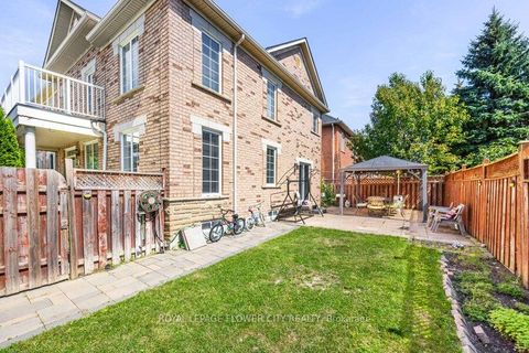 Photo 36 at 73 Hollywood Hill Circle, Vellore Village, Vaughan