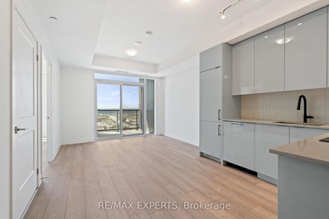 Photo 7 at 2521 - 10 Abeja Street, Concord, Vaughan