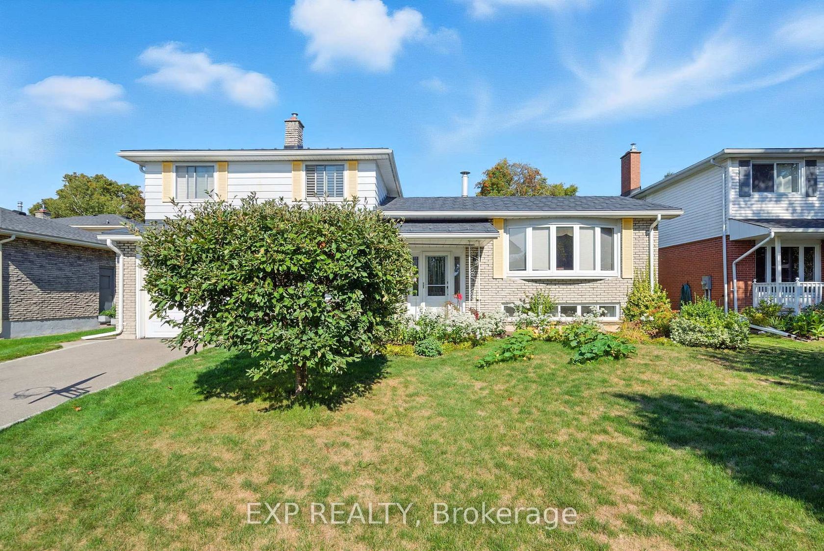 52 Bayview Crescent, Cobourg by Loree Meneguzzi Real Estate 52 Bayview Crescent, Cobourg